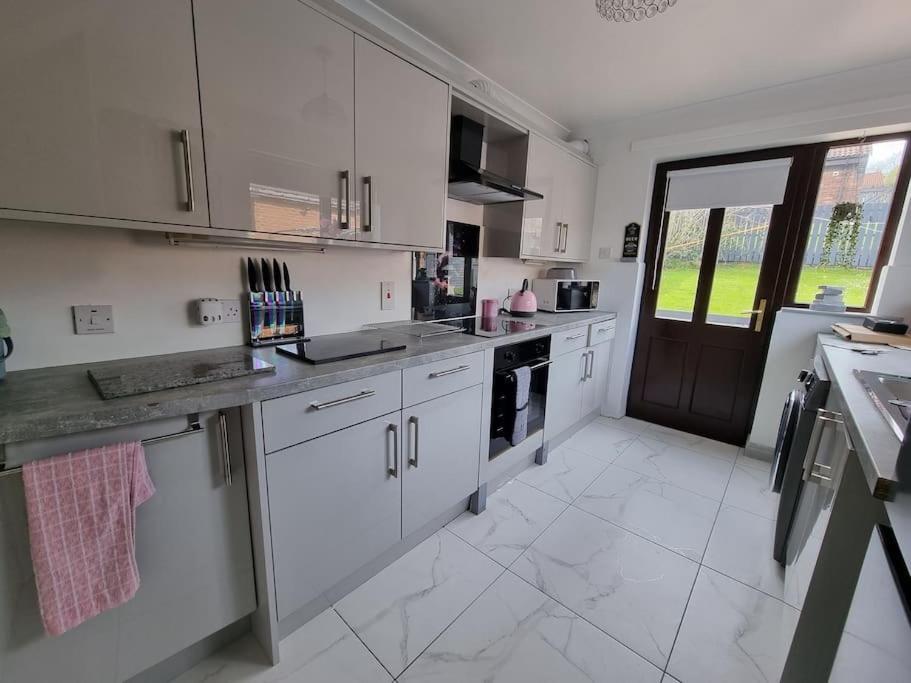 Spacious House City Skyline And Mountain Views Close Too Belfast Centre And Airports Free Parking Exterior foto